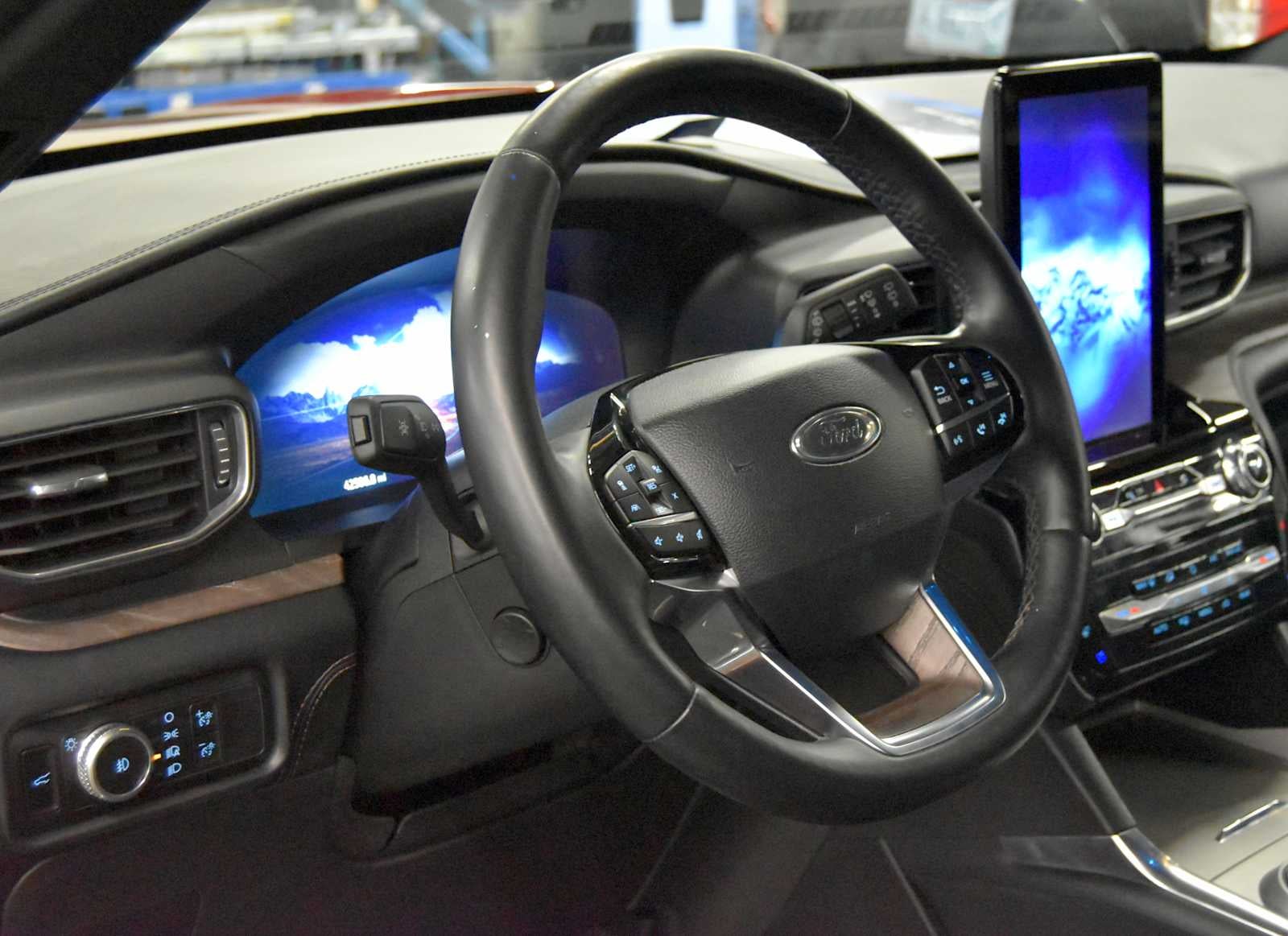 2023 Ford Explorer Platinum