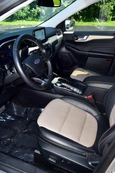 2022 Ford Escape Titanium Hybrid