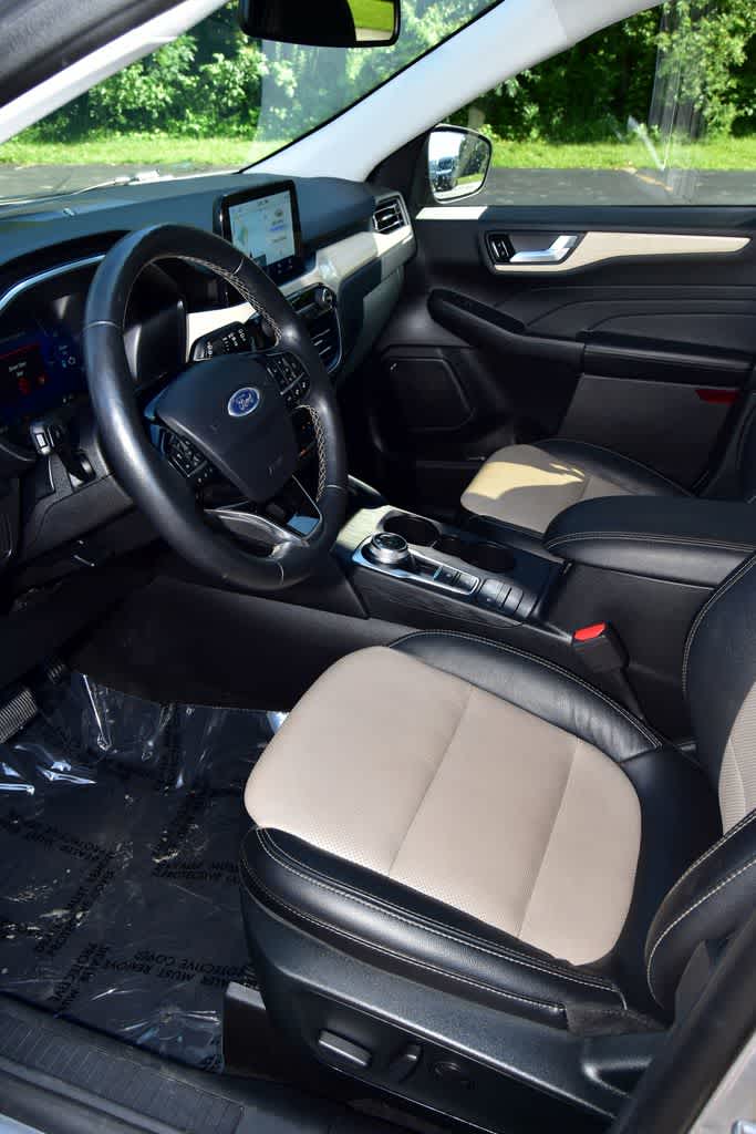 2022 Ford Escape Titanium Hybrid