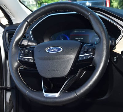 2022 Ford Escape Titanium Hybrid