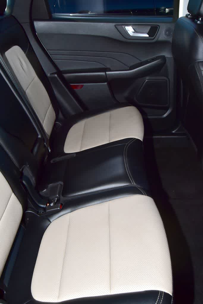 2022 Ford Escape Titanium Hybrid