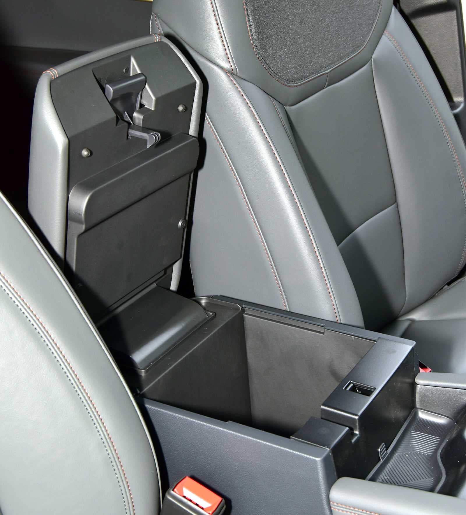 2027 Ford Explorer Active w/100A Pkg