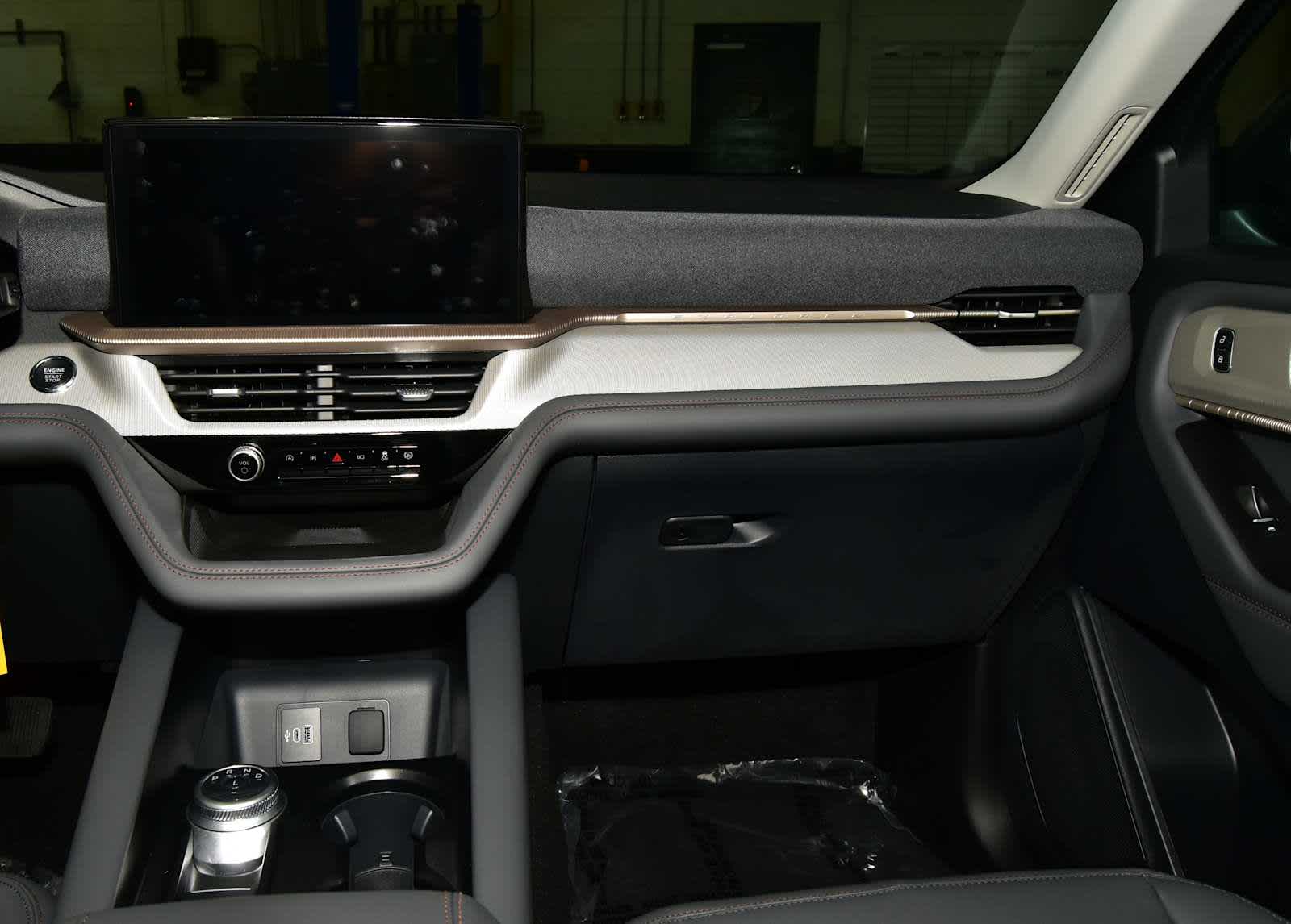 2026 Ford Explorer Active w/100A Pkg