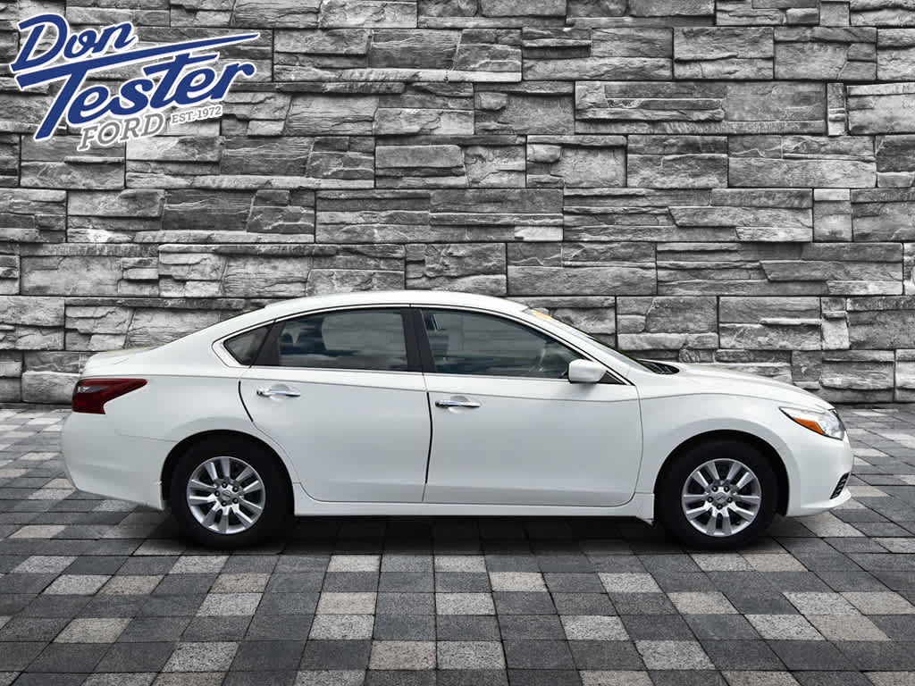 Used 2018 Nissan Altima S with VIN 1N4AL3AP2JC472523 for sale in Norwalk, OH