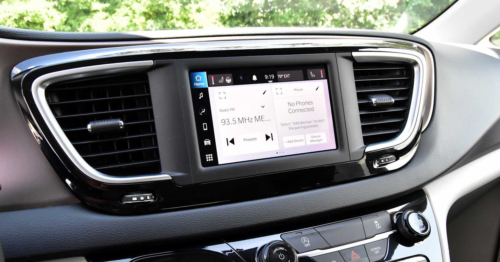 2022 Chrysler Voyager LX