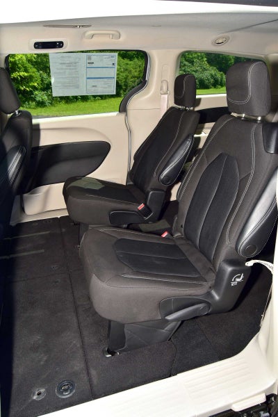 2022 Chrysler Voyager LX