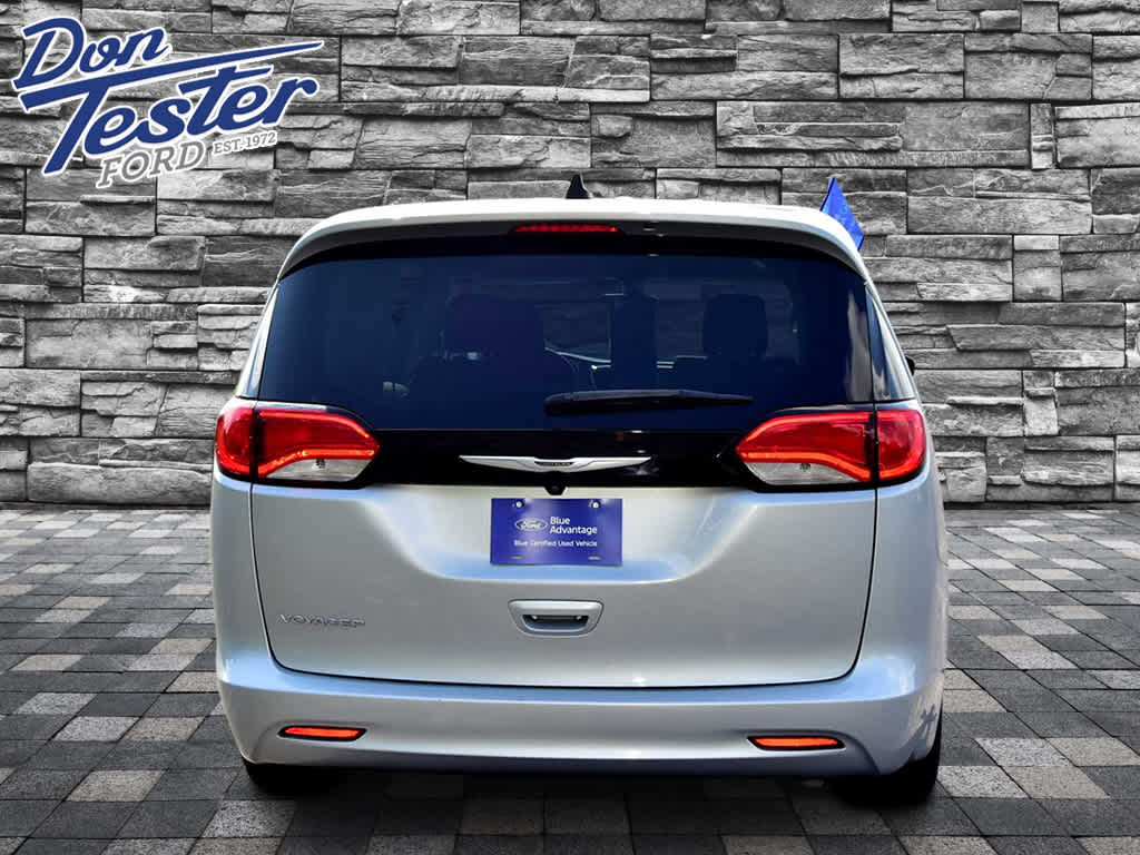 2022 Chrysler Voyager LX