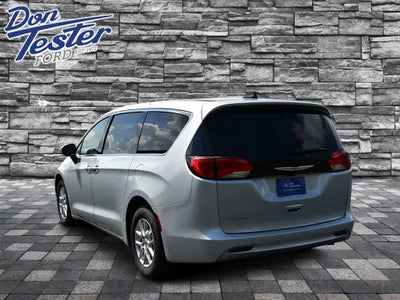 2022 Chrysler Voyager LX