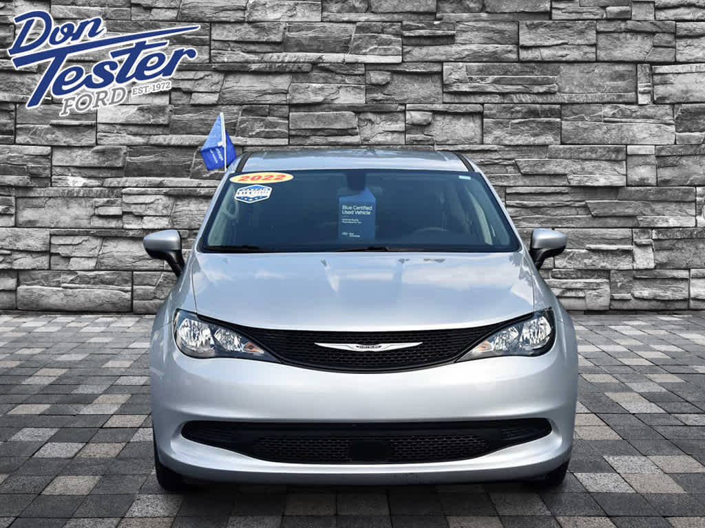 2022 Chrysler Voyager LX